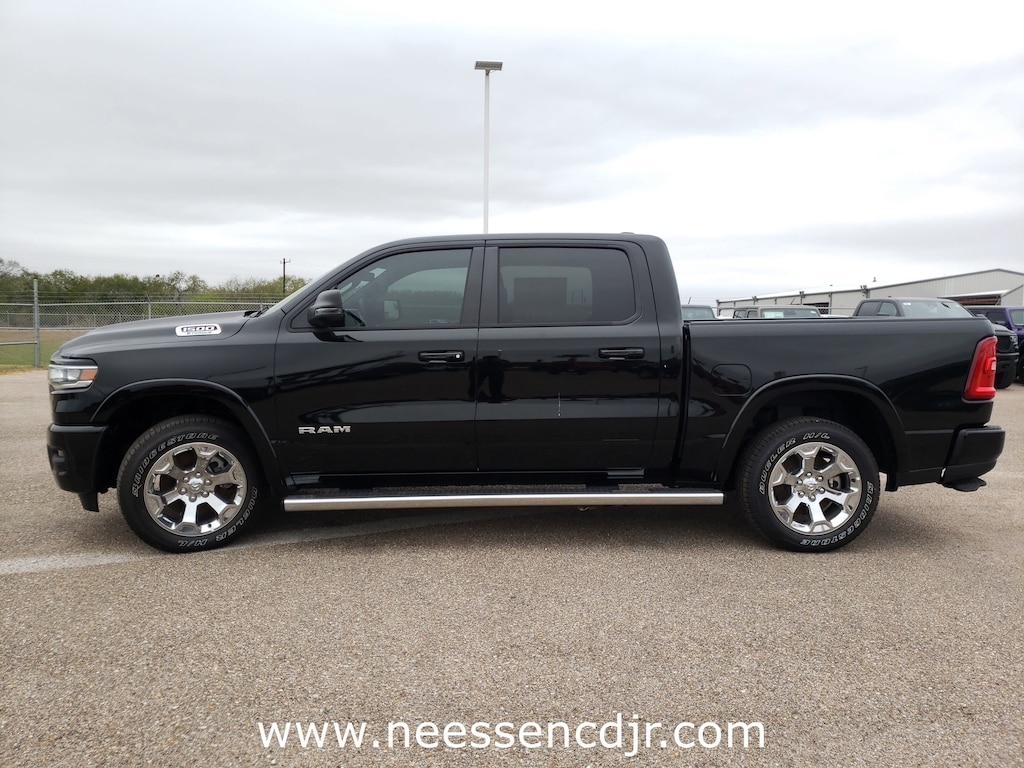 New 2025 Ram 1500 LONE STAR CREW CAB 4X4 5'7 BOX Pickup