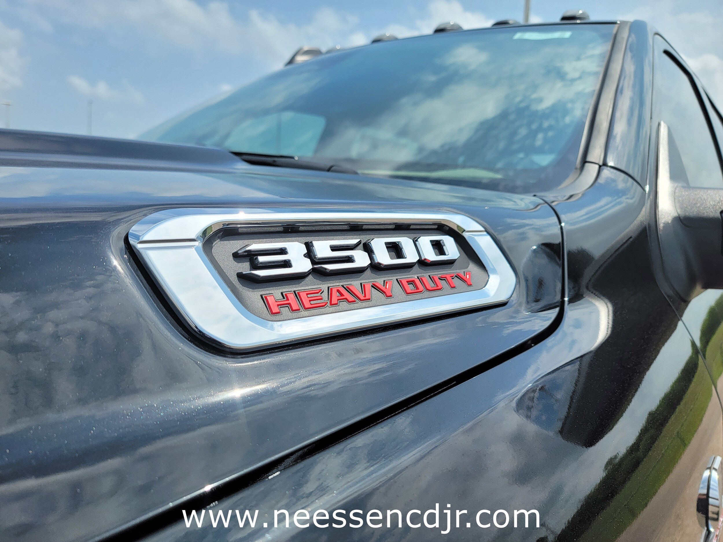 2025 Ram 3500 Laramie photo 4