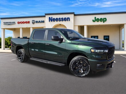 2026 Ram 1500 EXPRESS CREW CAB 4X4 5'7 BOX Pickup