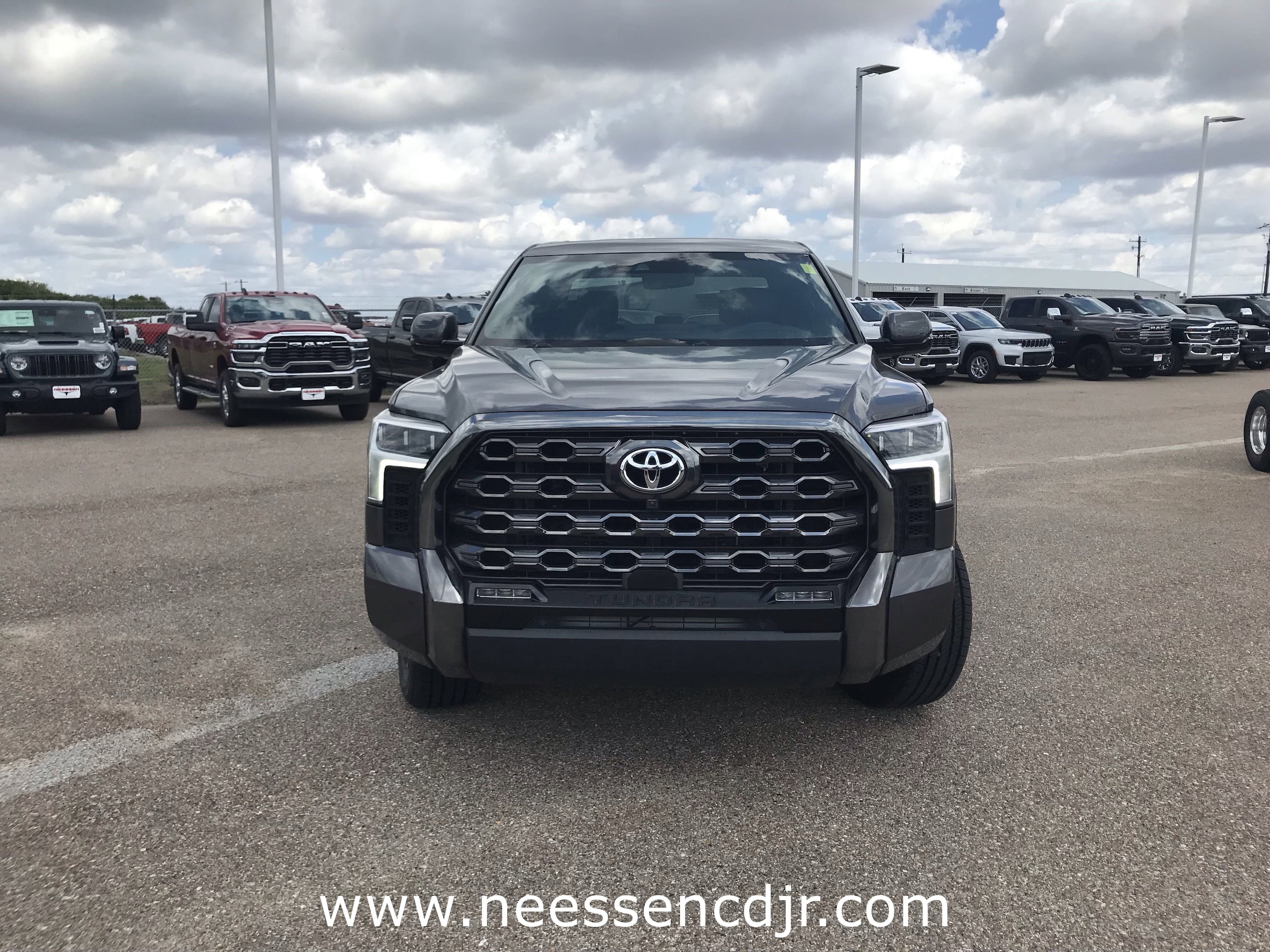 2023 Toyota Tundra Platinum photo 2