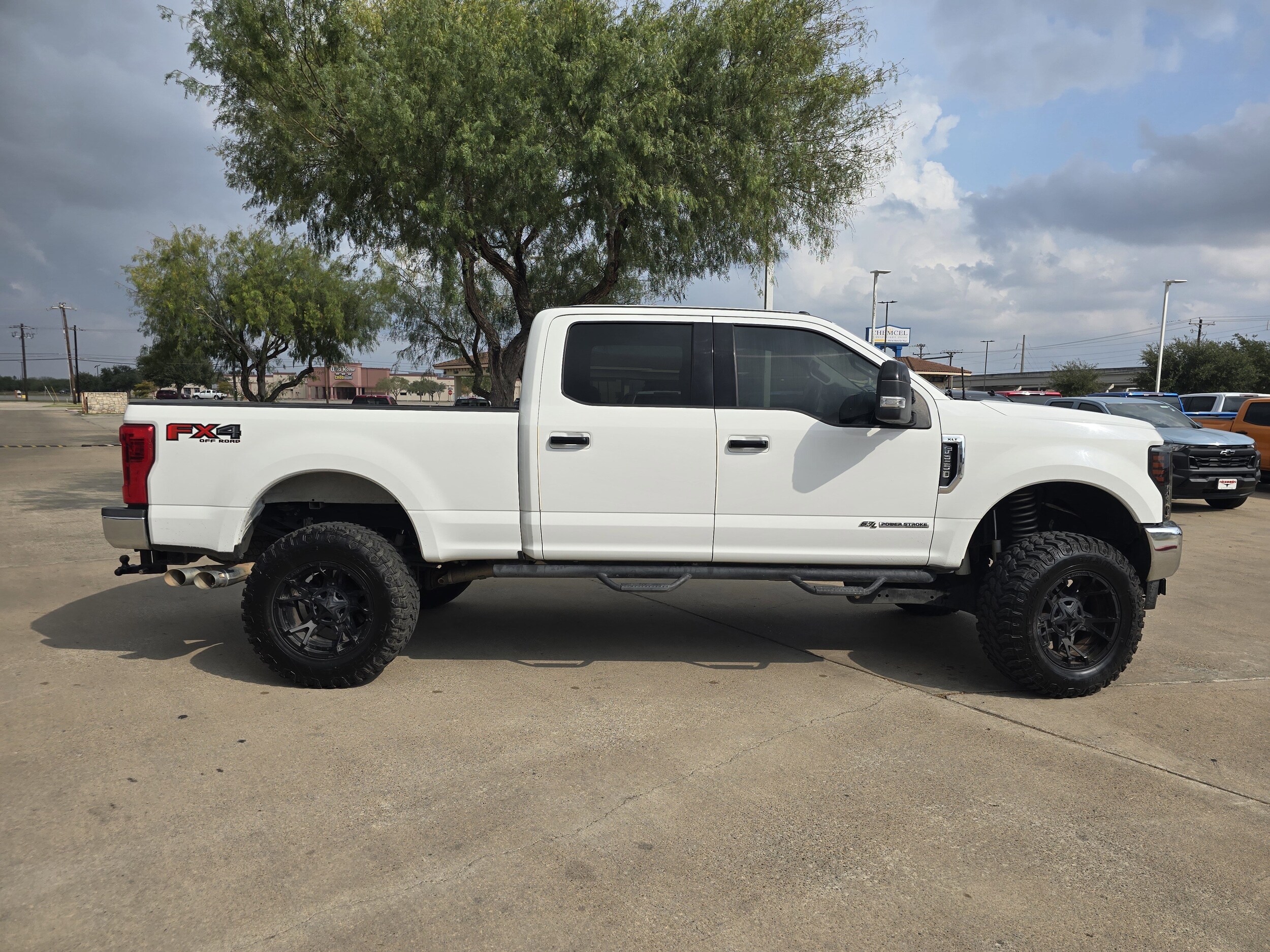2017 Ford F-250 Lariat photo 2