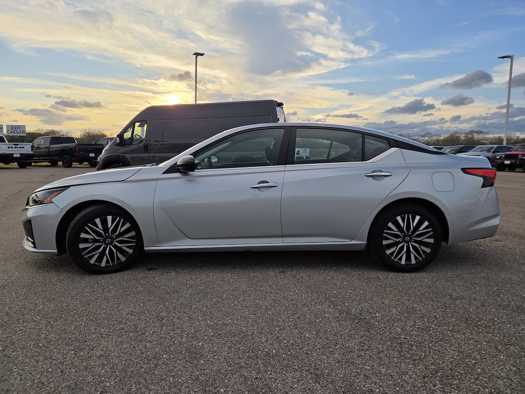 Used 2024 Nissan Altima 2.5 SV Sedan