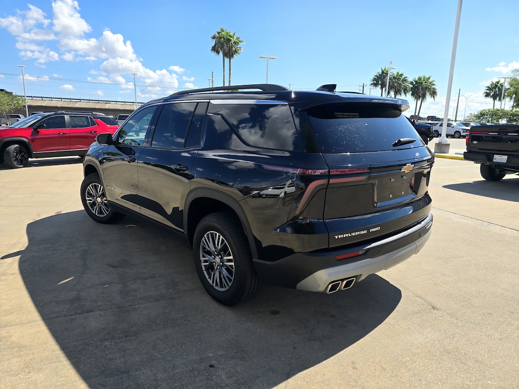 Used 2025 Chevrolet Traverse LT SUV