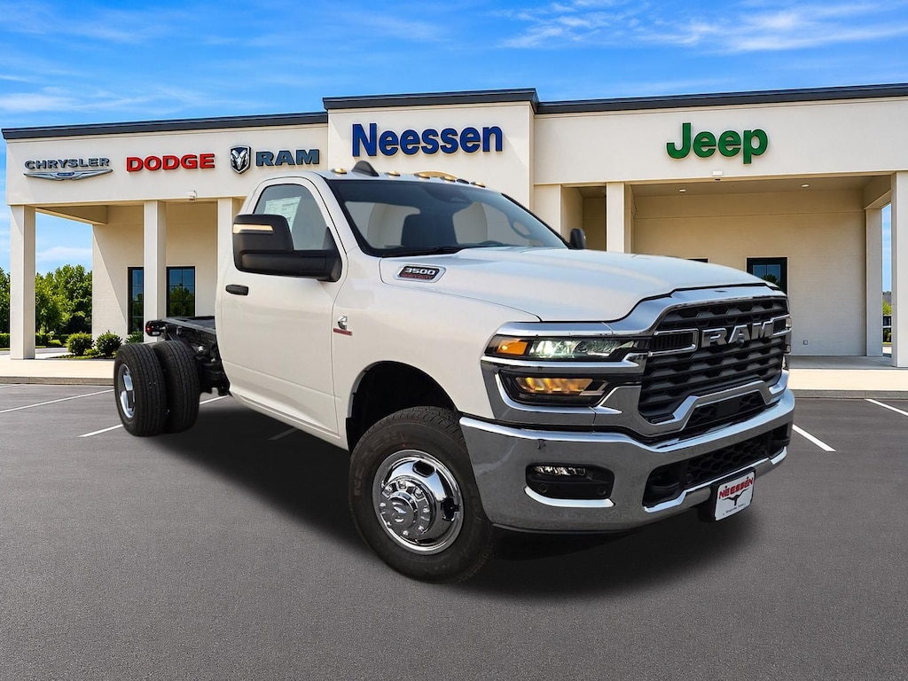 New 2026 Ram 3500 Chassis Cab TRADESMAN REGULAR 4X4 60' CA Pickup