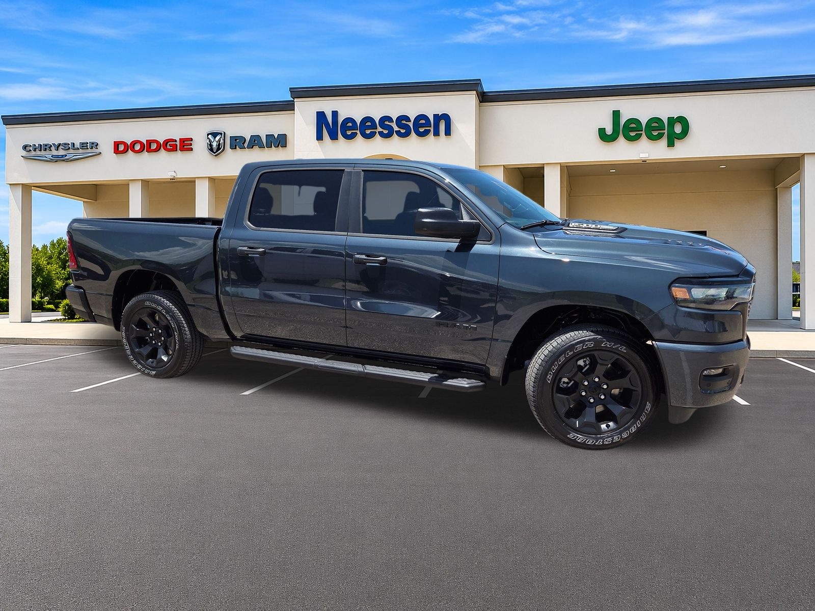 New 2026 Ram 1500 EXPRESS CREW CAB 4X4 5'7 BOX