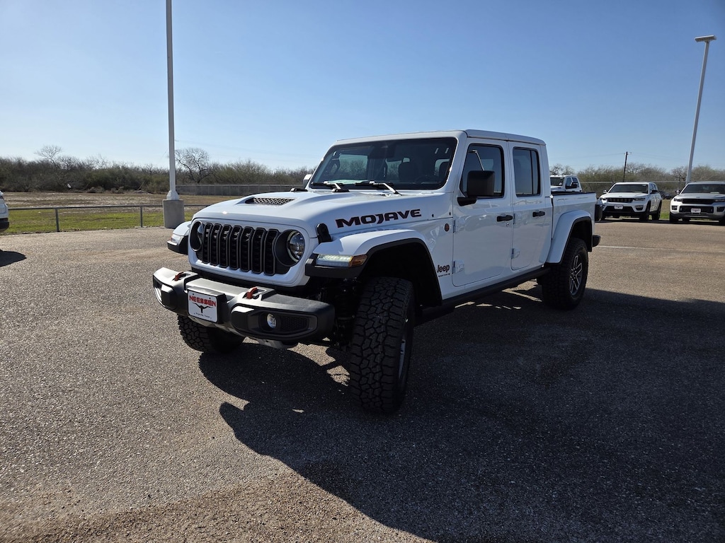 New 2026 Jeep Gladiator MOJAVE 4X4 Pickup