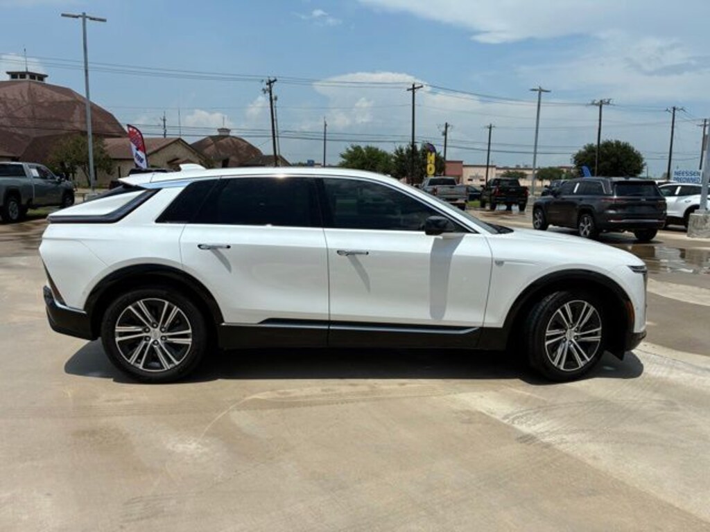 Used 2024 Cadillac Lyriq Luxury SUV