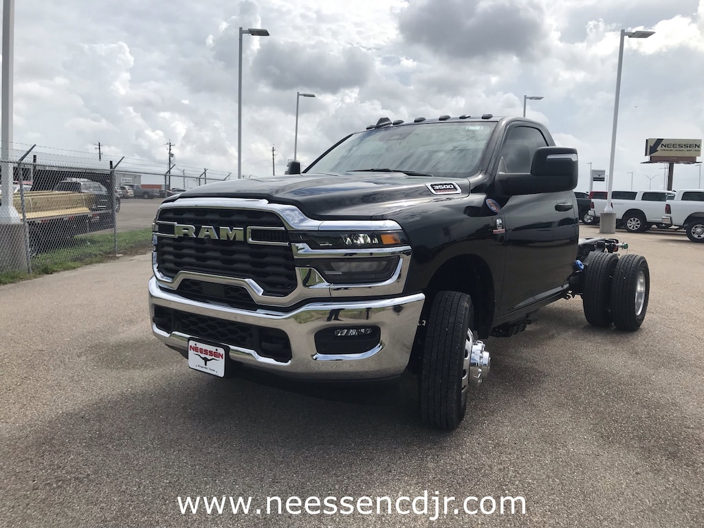 New 2025 Ram 3500 Chassis Cab 3500 TRADESMAN CHASSIS REGULAR CAB 4X4 60' CA Pickup