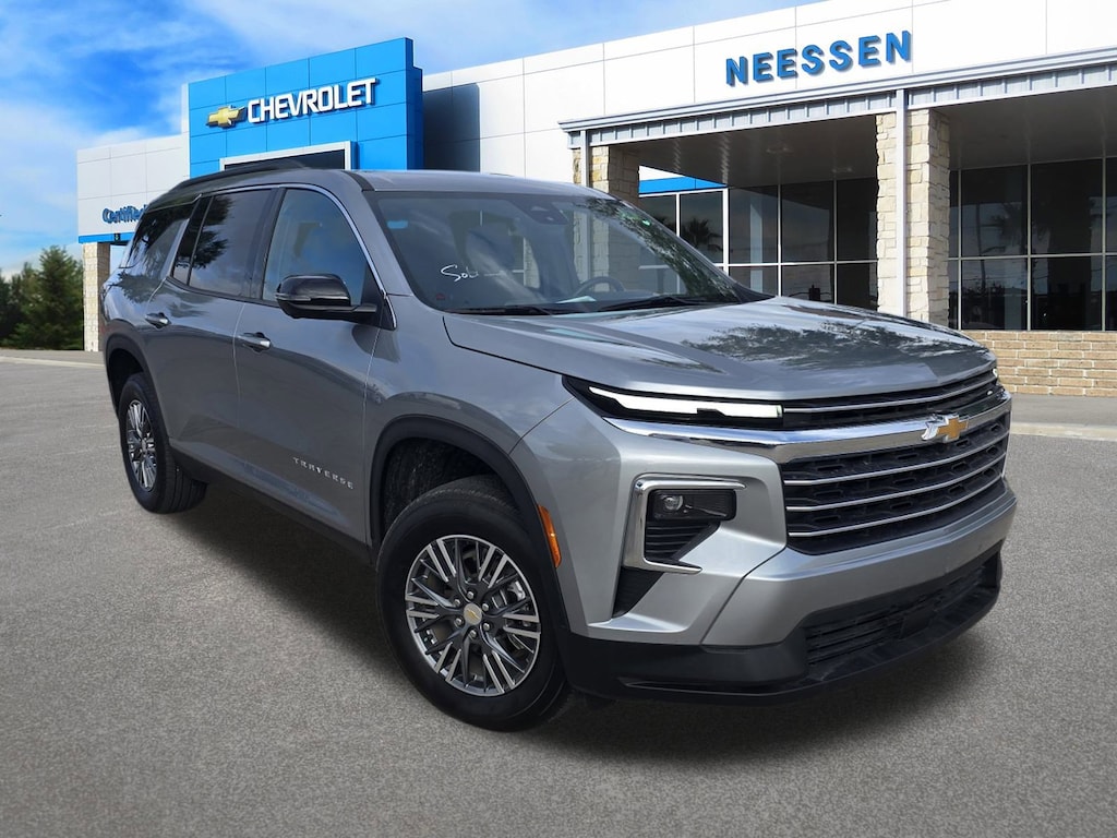 Used 2024 Chevrolet Traverse LT SUV