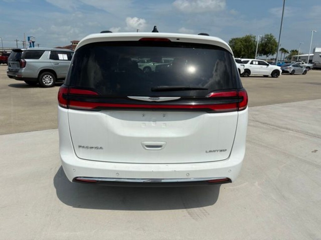 Used 2023 Chrysler Pacifica Limited Minivan/Van