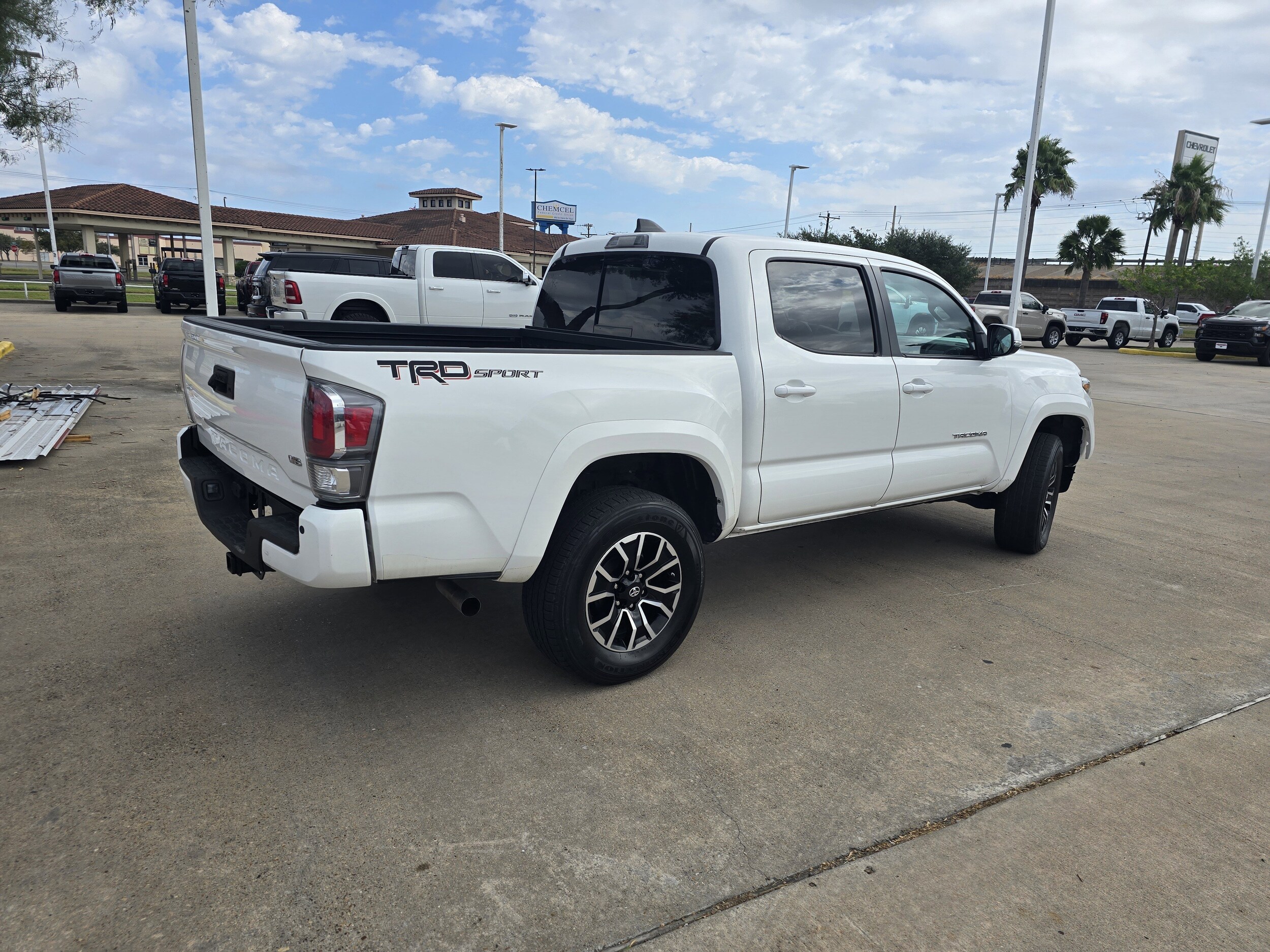 2023 Toyota Tacoma SR5 V6 photo 3