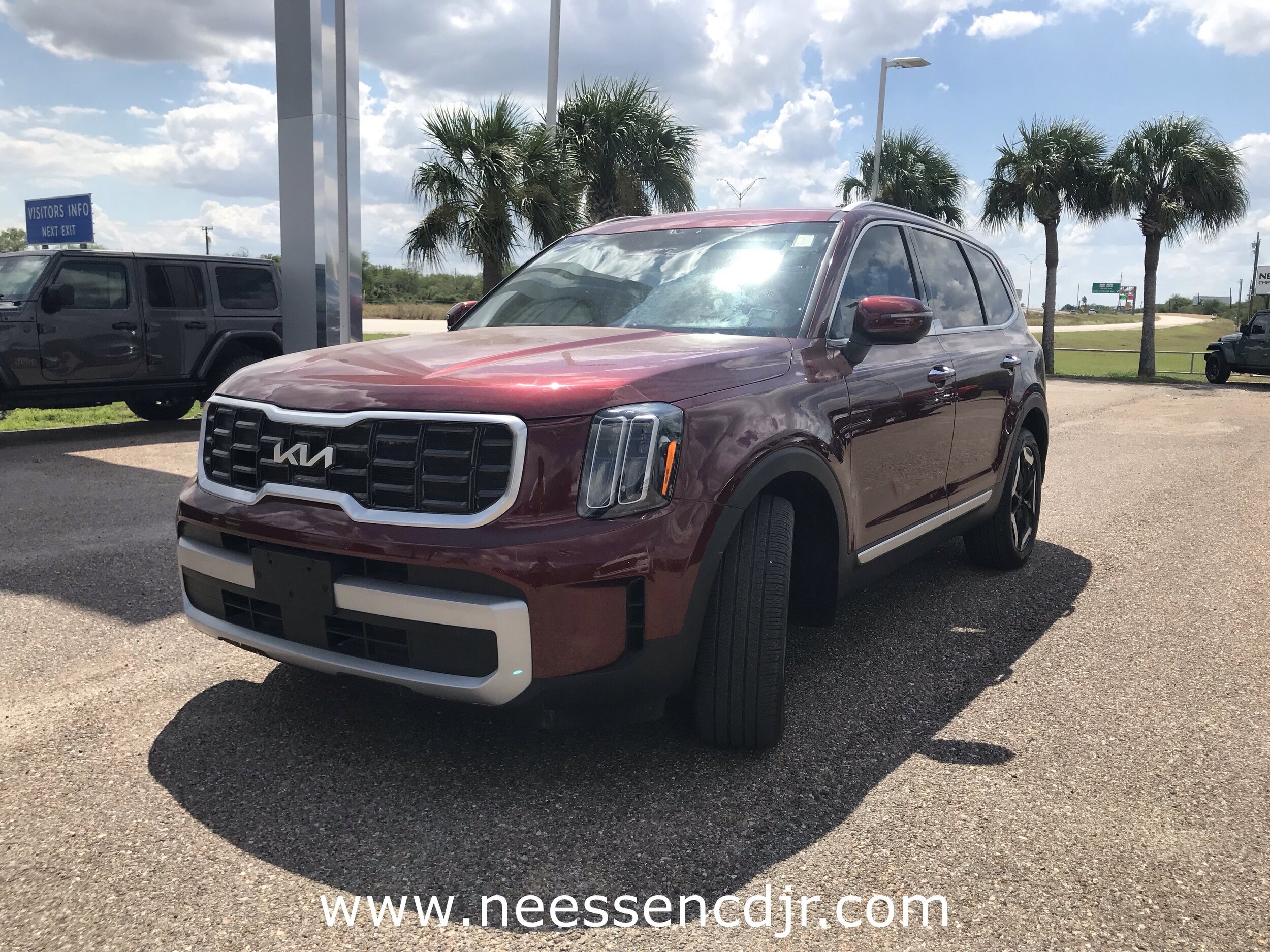 2023 Kia Telluride S photo 3