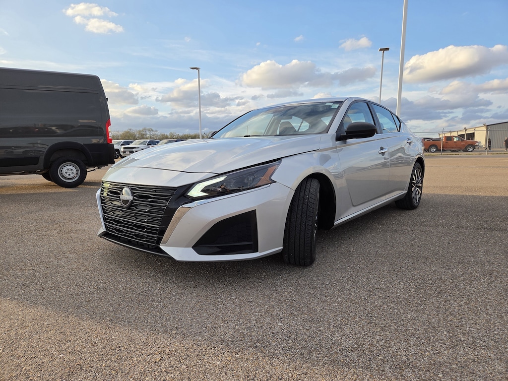 Used 2024 Nissan Altima 2.5 SV Sedan