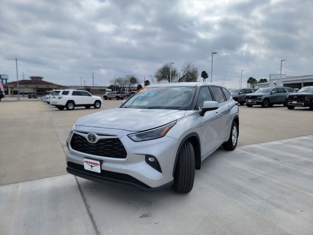 Used 2024 Toyota Highlander LE SUV