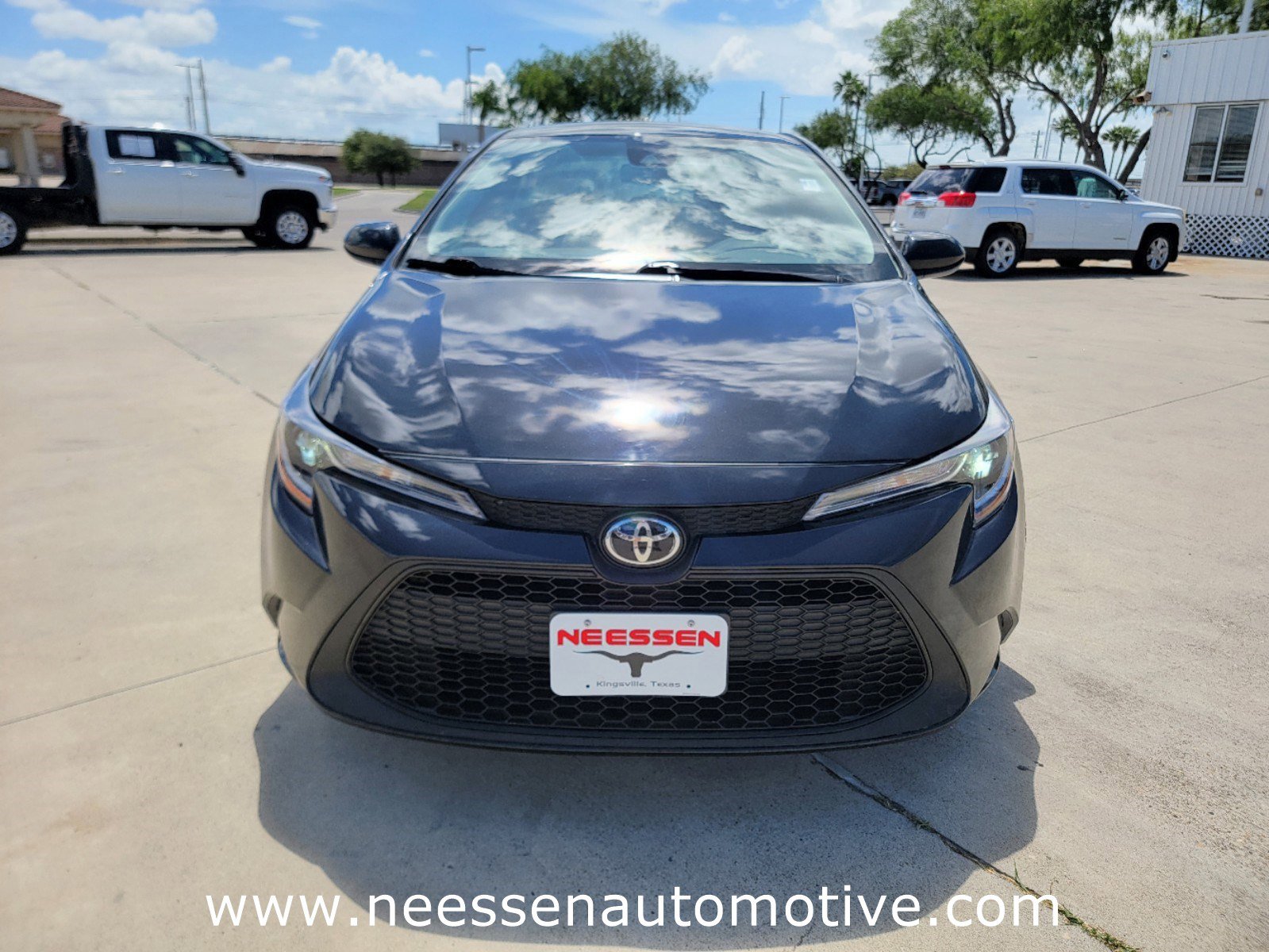 Used 2022 Toyota Corolla LE with VIN 5YFEPMAE3NP308845 for sale in Kingsville, TX