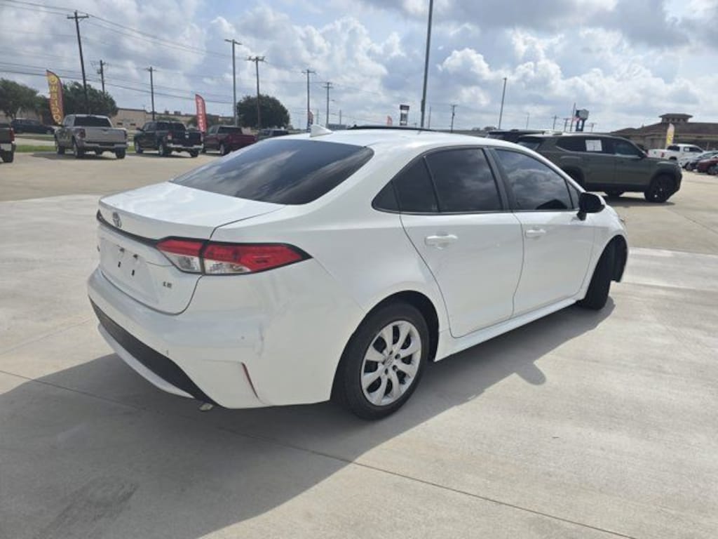 Used 2022 Toyota Corolla LE Sedan