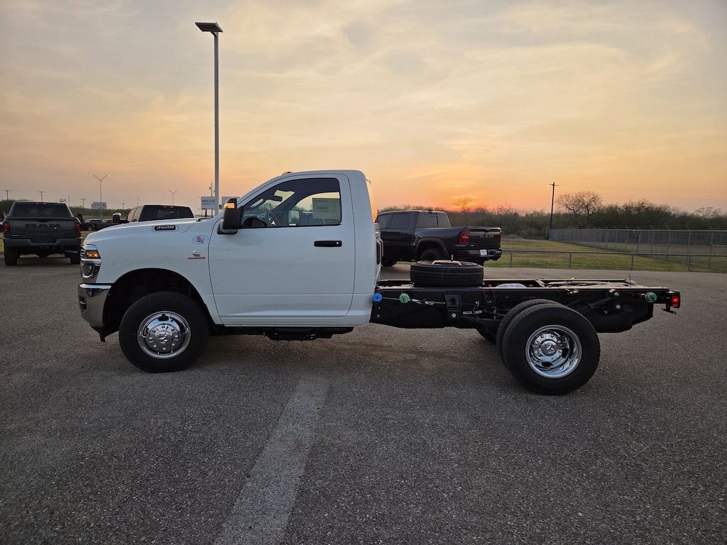 New 2026 Ram 3500 Chassis Cab TRADESMAN REGULAR 4X4 60' CA Pickup