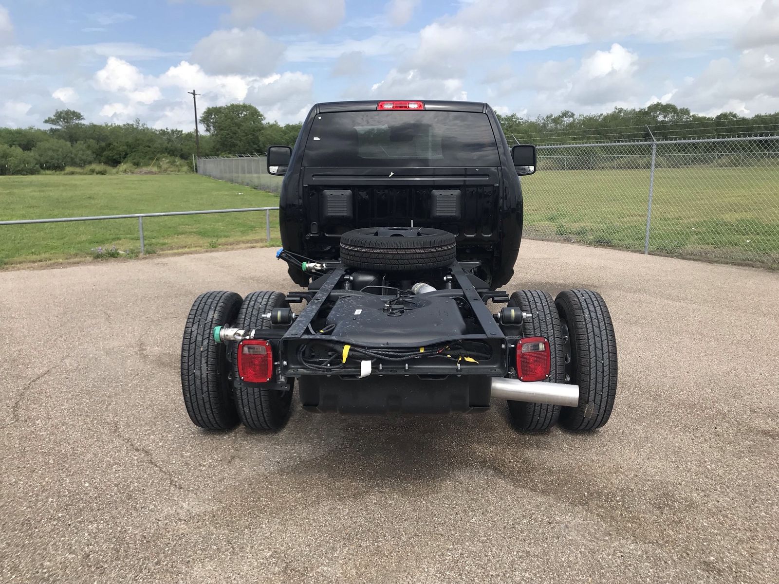 2025 RAM 3500 Chassis Tradesman - Photo 9