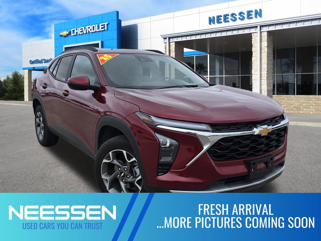 Used 2025 Chevrolet Trax LT SUV