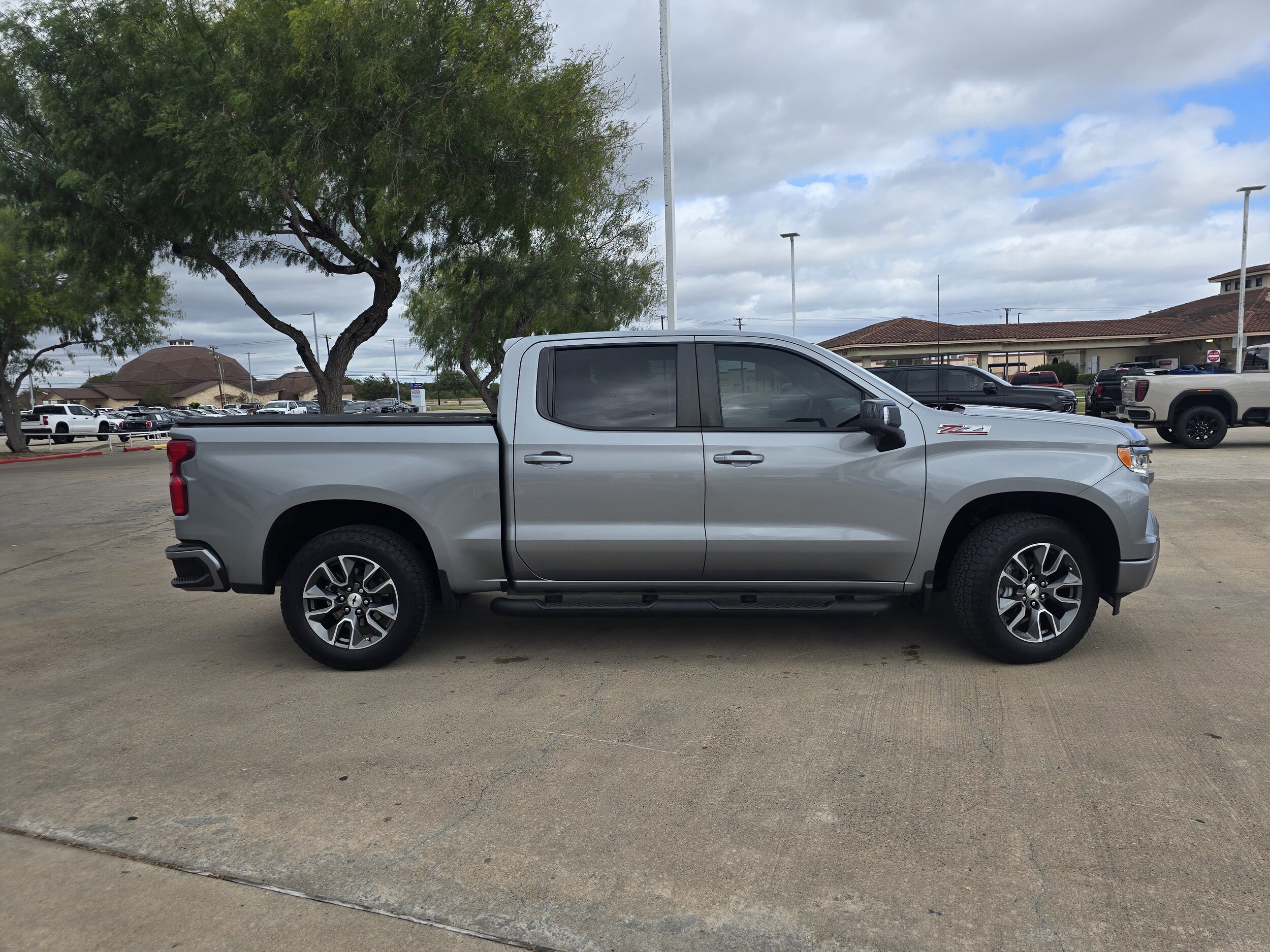 2024 Chevrolet Silverado 1500 RST photo 2