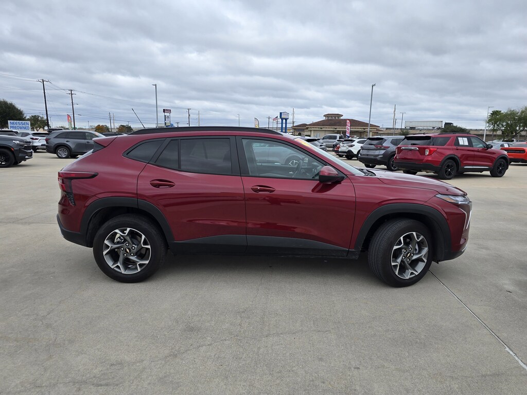 Used 2025 Chevrolet Trax LT SUV