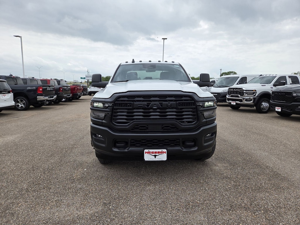 New 2026 Ram 3500 Chassis Cab TRADESMAN CREW 4X4 60' CA Pickup