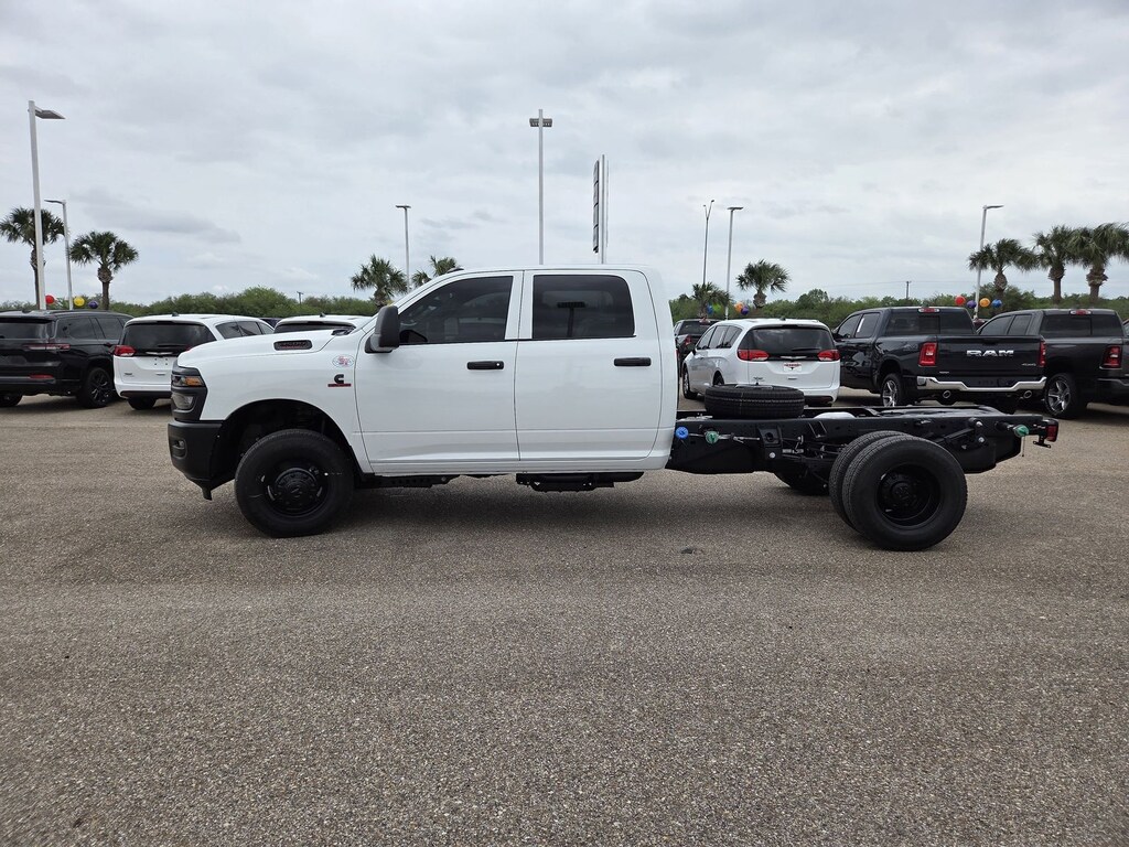 New 2026 Ram 3500 Chassis Cab TRADESMAN CREW 4X4 60' CA Pickup