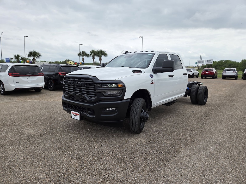 New 2026 Ram 3500 Chassis Cab TRADESMAN CREW 4X4 60' CA Pickup