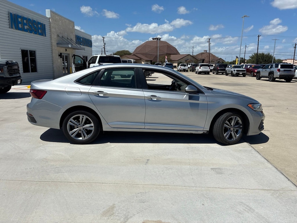 Used 2024 Volkswagen Jetta 1.5T SE Sedan