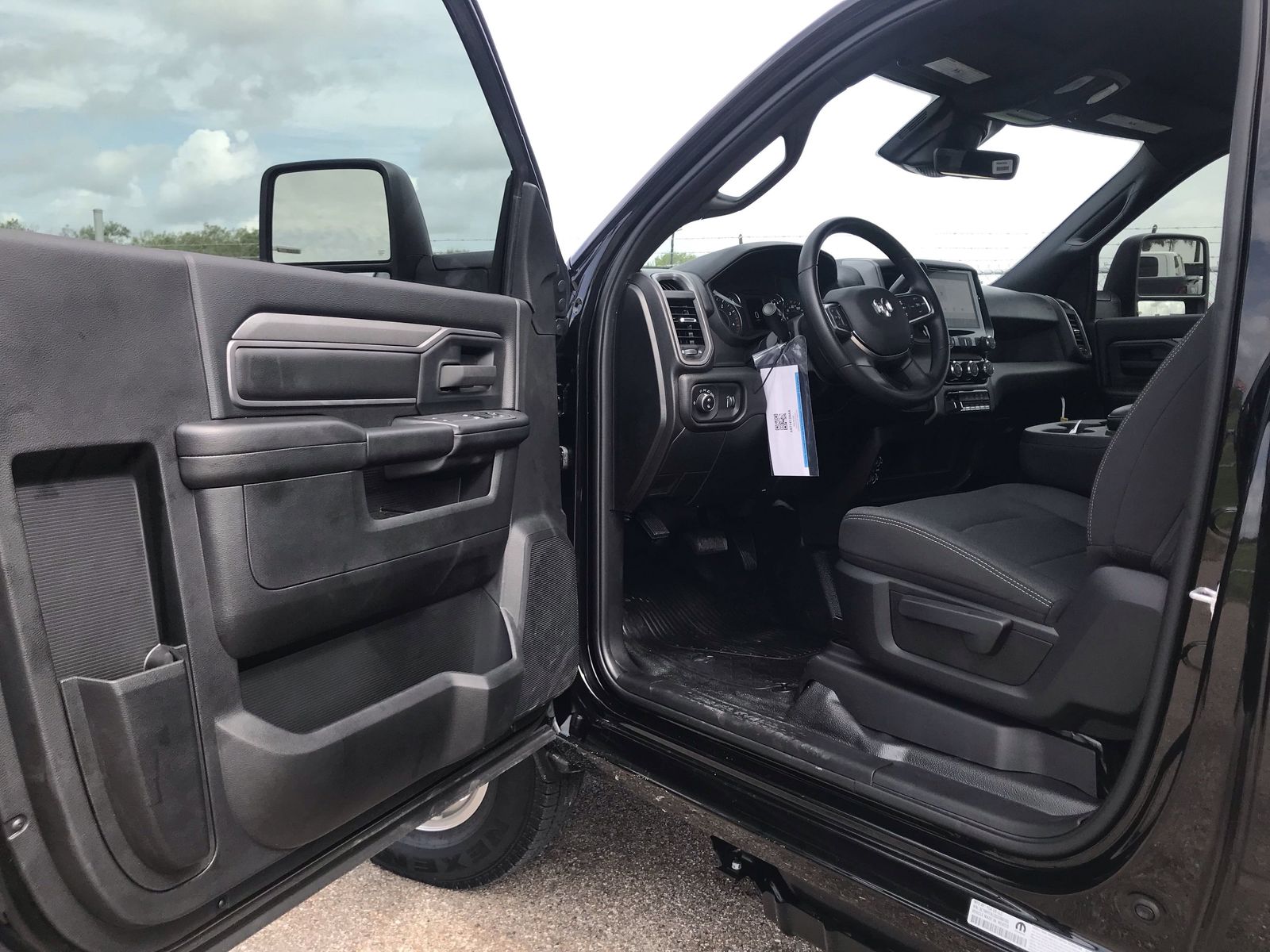 2025 RAM 3500 Chassis Tradesman - Photo 16
