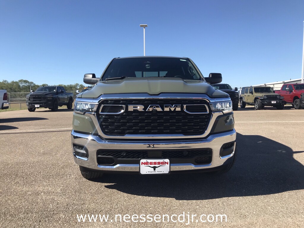 New 2026 Ram 1500 TRADESMAN CREW CAB 4X4 5'7 BOX Pickup