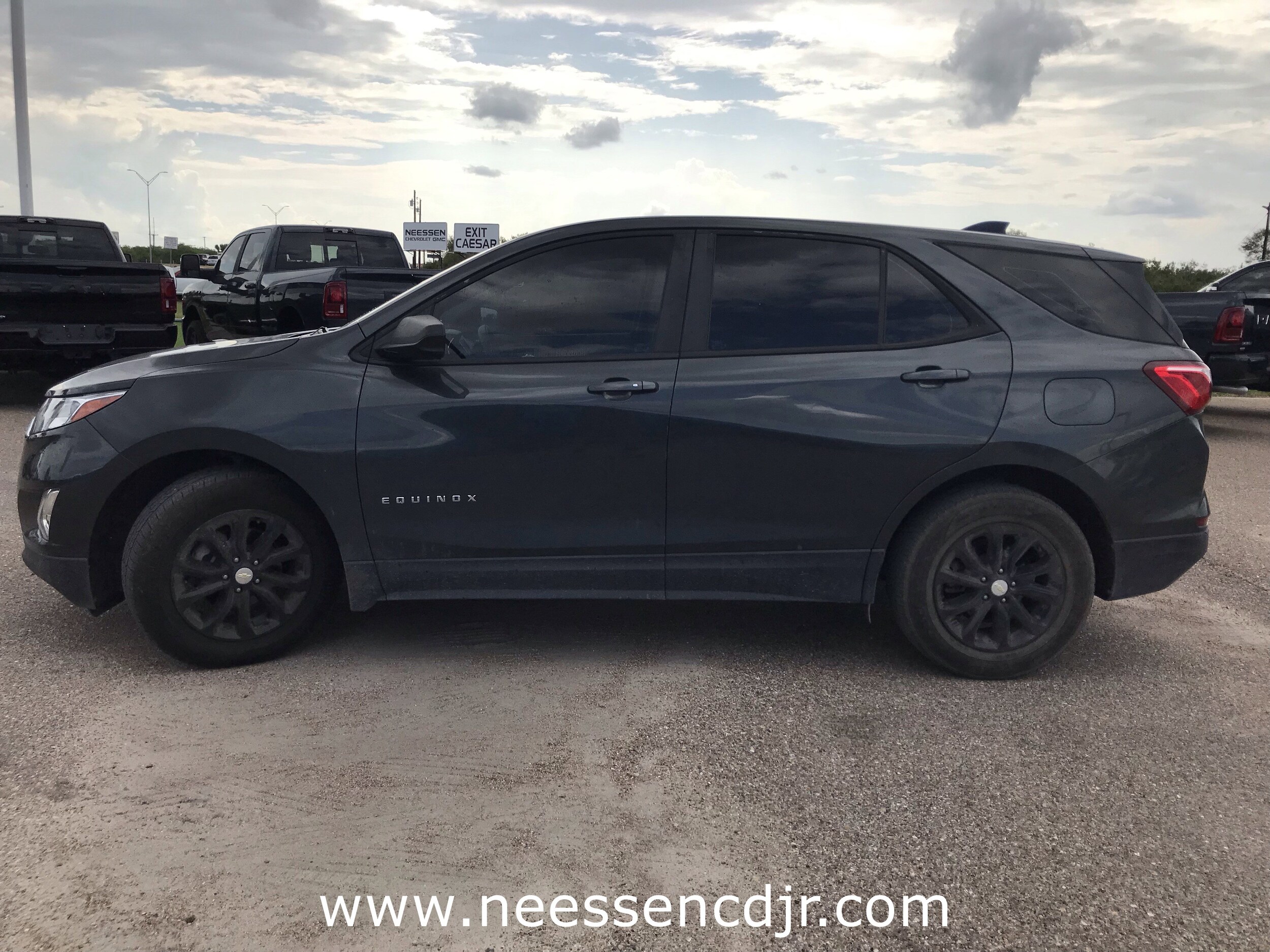 2020 Chevrolet Equinox LS photo 3