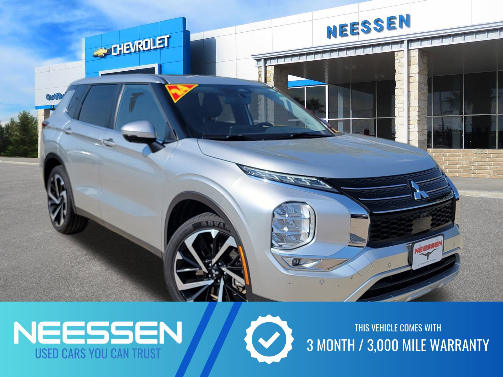 2024 Mitsubishi Outlander SE's photo