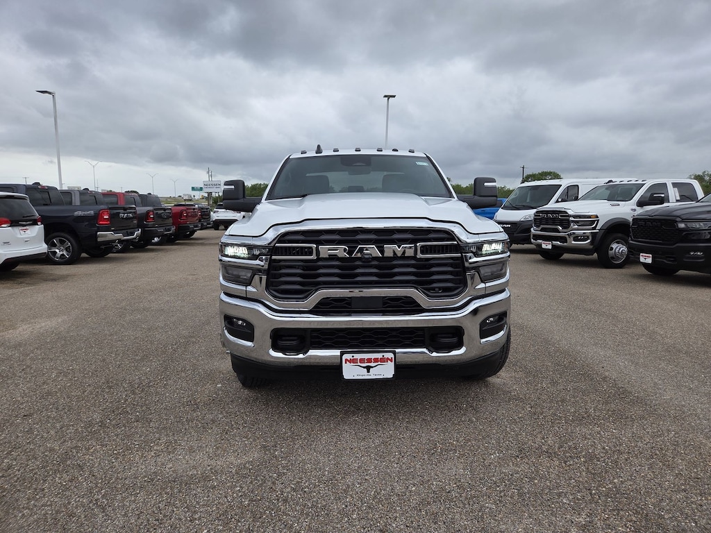 New 2026 Ram 3500 Chassis Cab TRADESMAN CREW 4X4 60' CA Pickup
