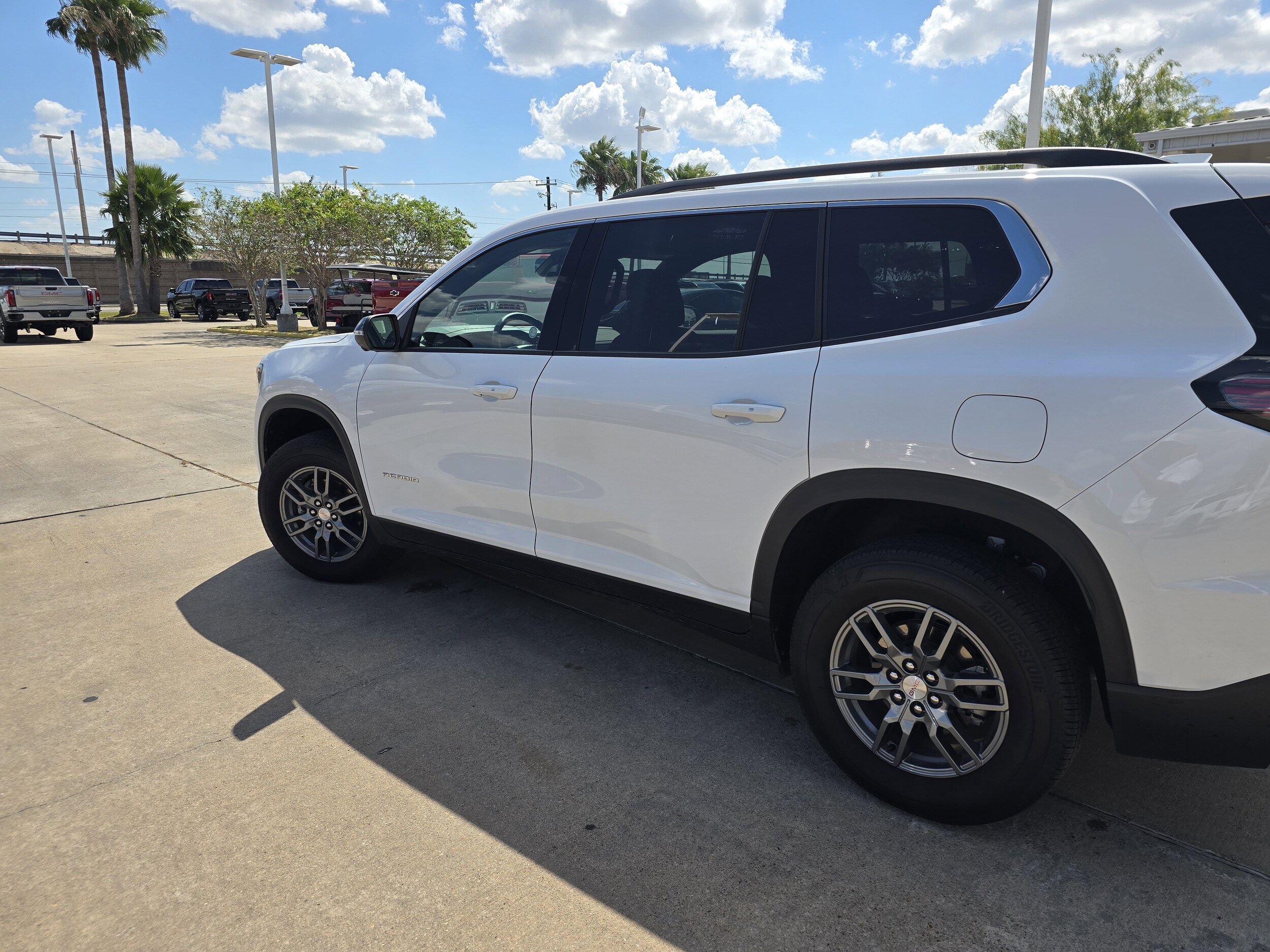 2025 Gmc Acadia Elevation photo 3