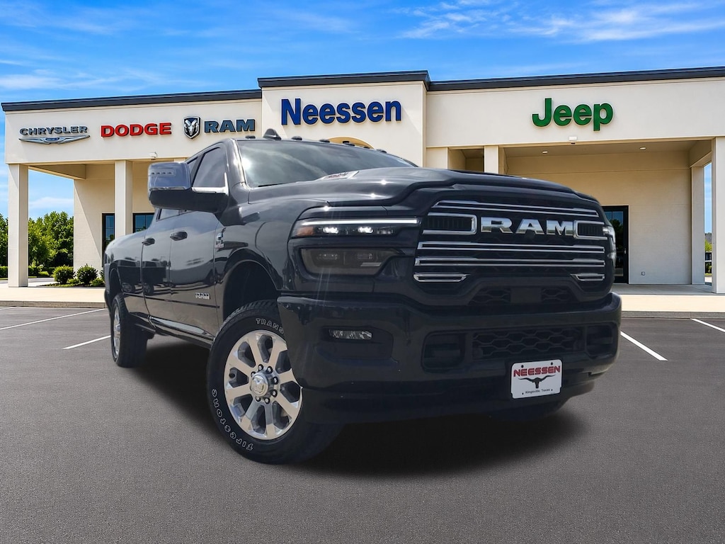 New 2025 Ram 2500 LARAMIE CREW CAB 4X4 8' BOX Pickup