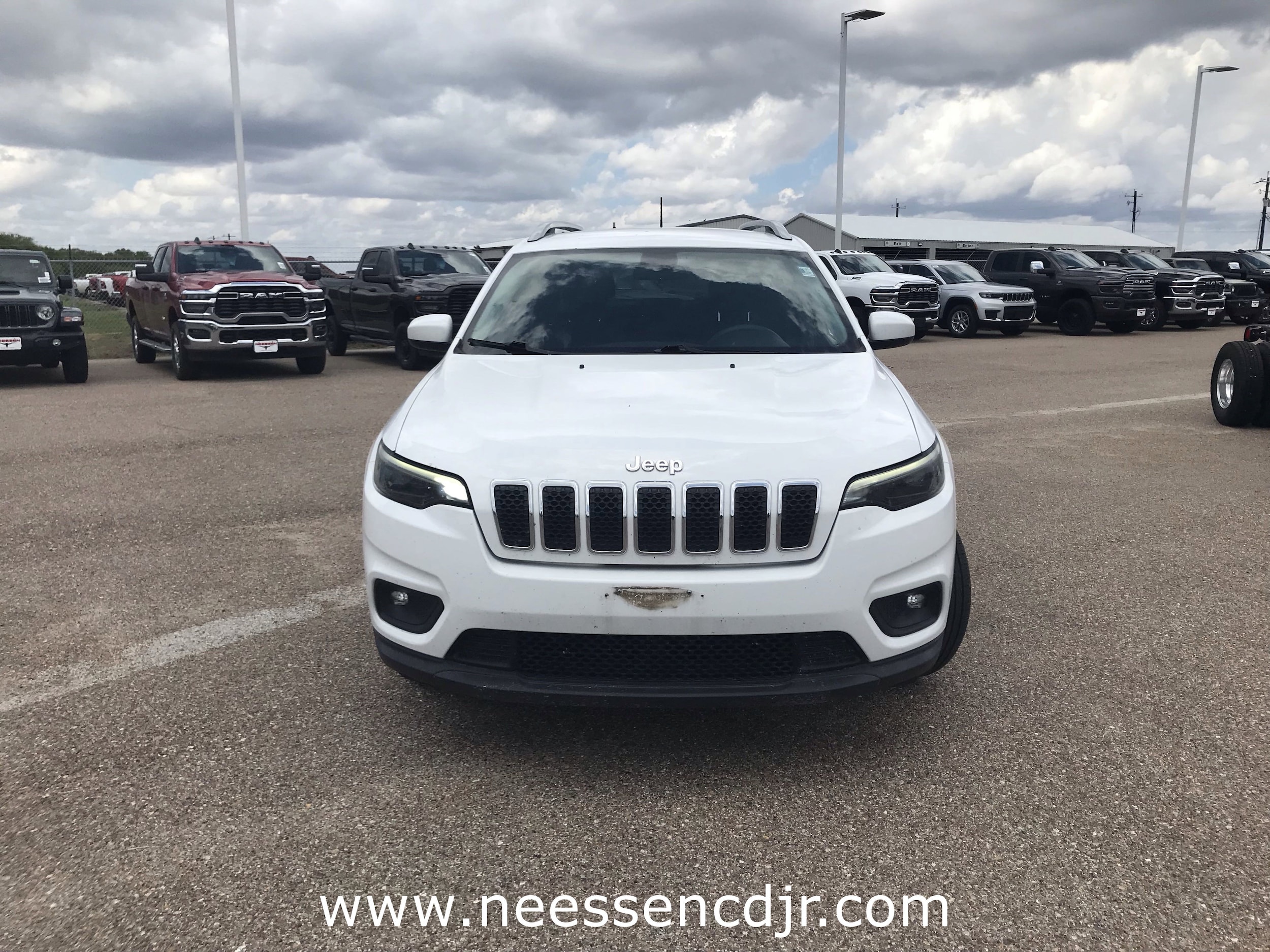 Used 2019 Jeep Cherokee Latitude with VIN 1C4PJLCB4KD428322 for sale in Kingsville, TX