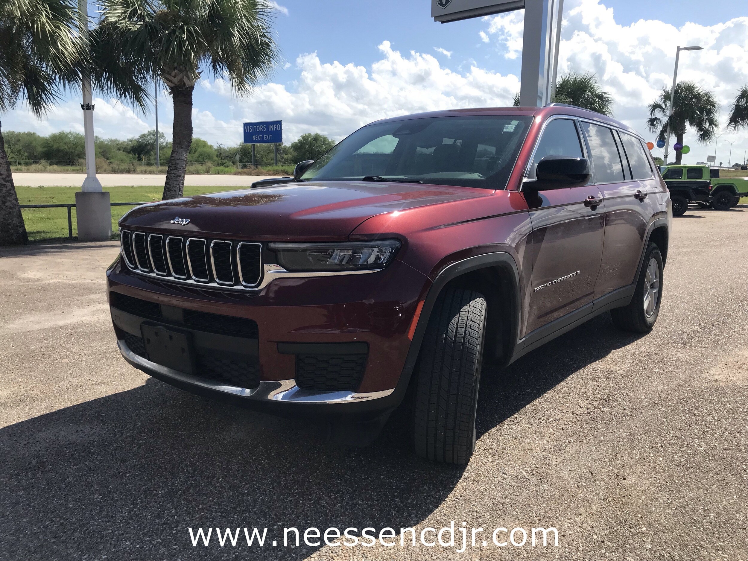 2023 Jeep Grand Cherokee Laredo photo 2