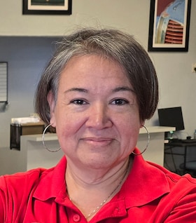 Staff member Rhonda Villanueva from ID_9acbc1c51002