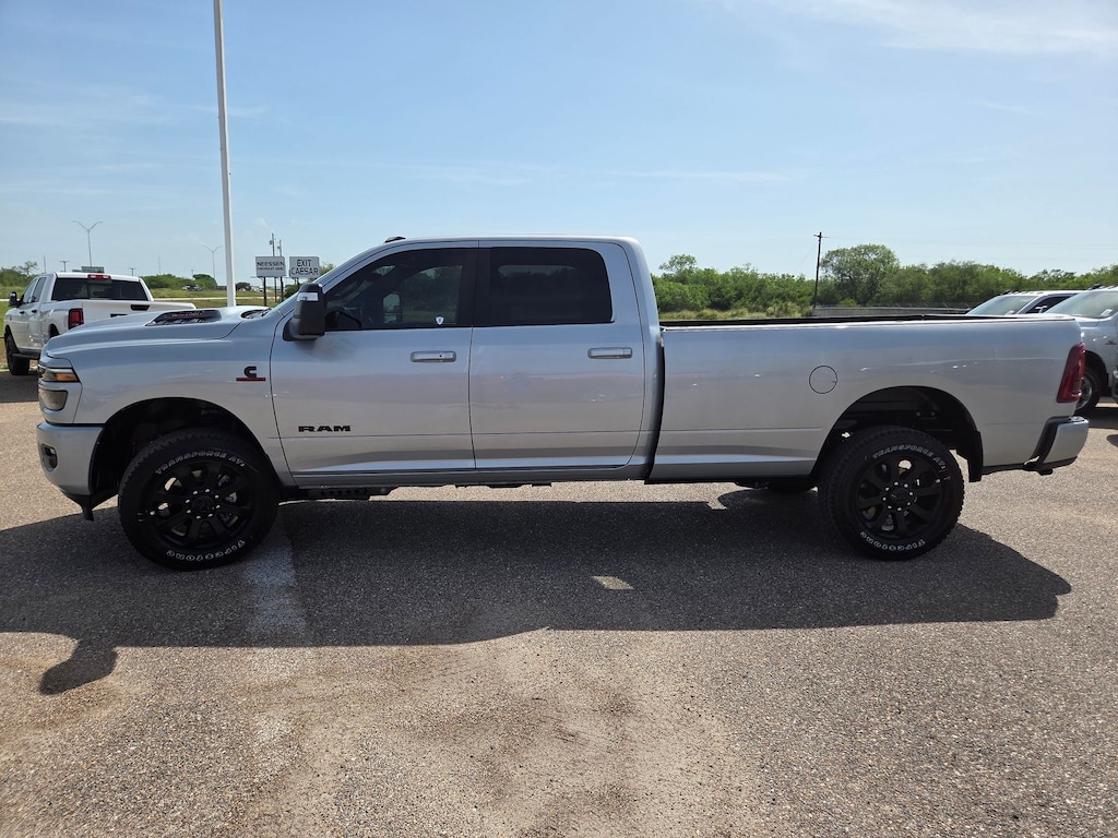 New 2026 Ram 2500 LARAMIE CREW CAB 4X4 8' BOX Pickup