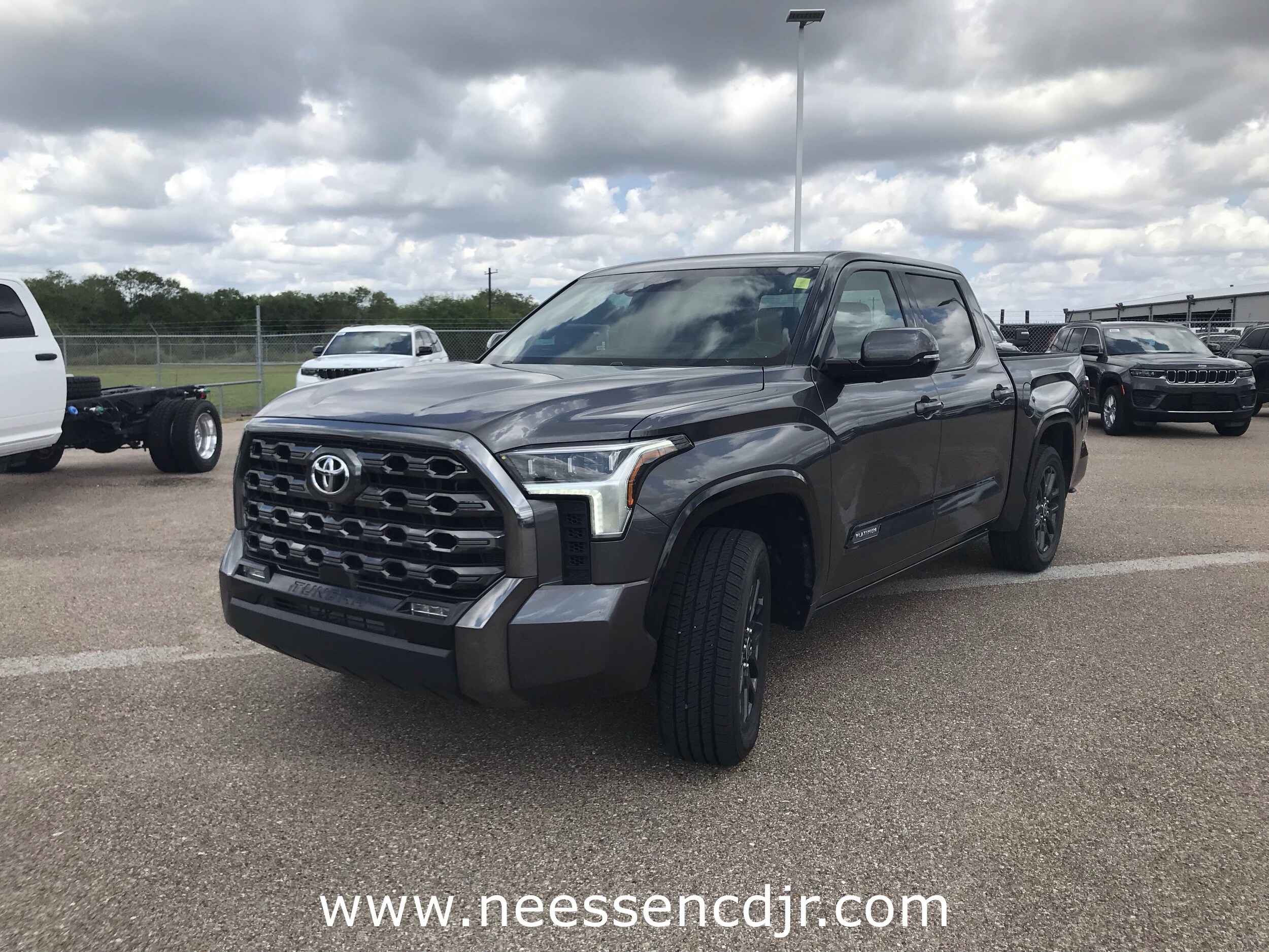 2023 Toyota Tundra Platinum photo 3