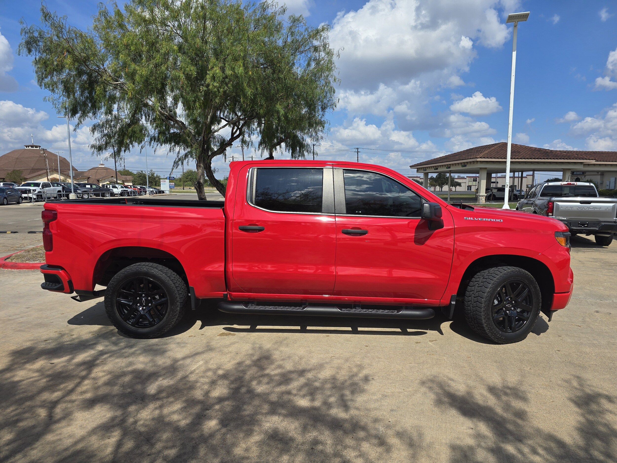 2024 Chevrolet Silverado 1500 Custom photo 2