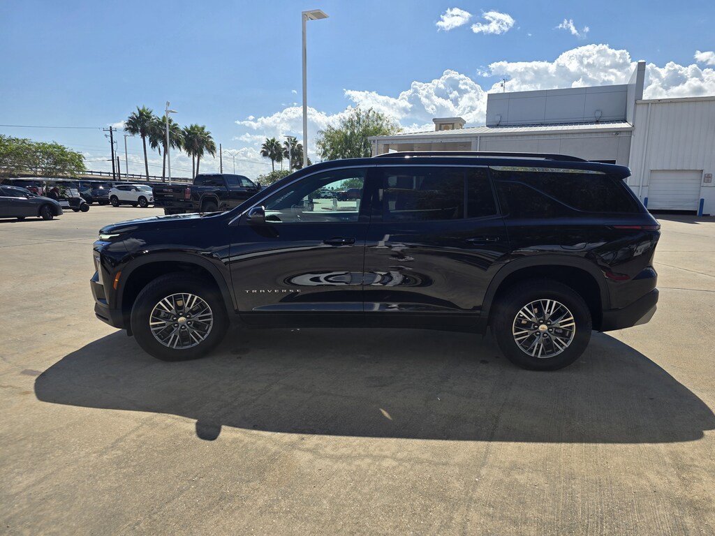 Used 2025 Chevrolet Traverse LT SUV