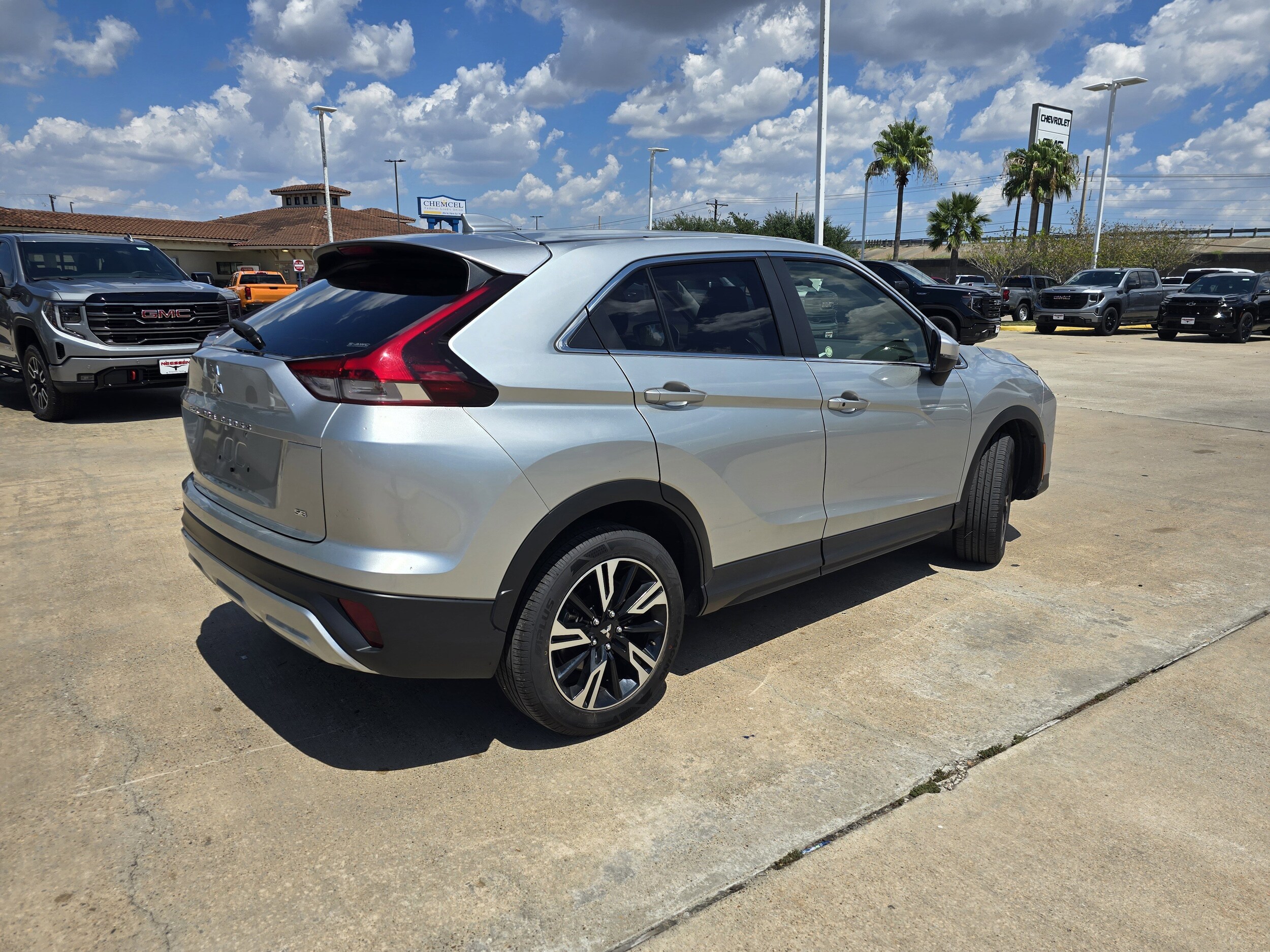 2024 Mitsubishi Eclipse Cross SE photo 3