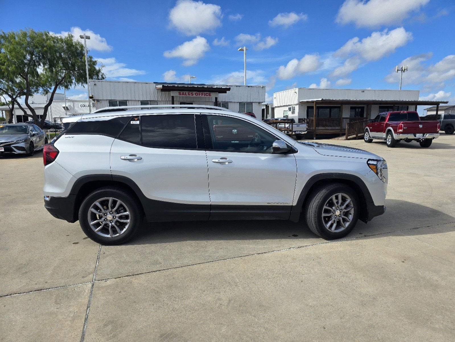 Used 2022 GMC Terrain SLT with VIN 3GKALPEV2NL196854 for sale in Kingsville, TX