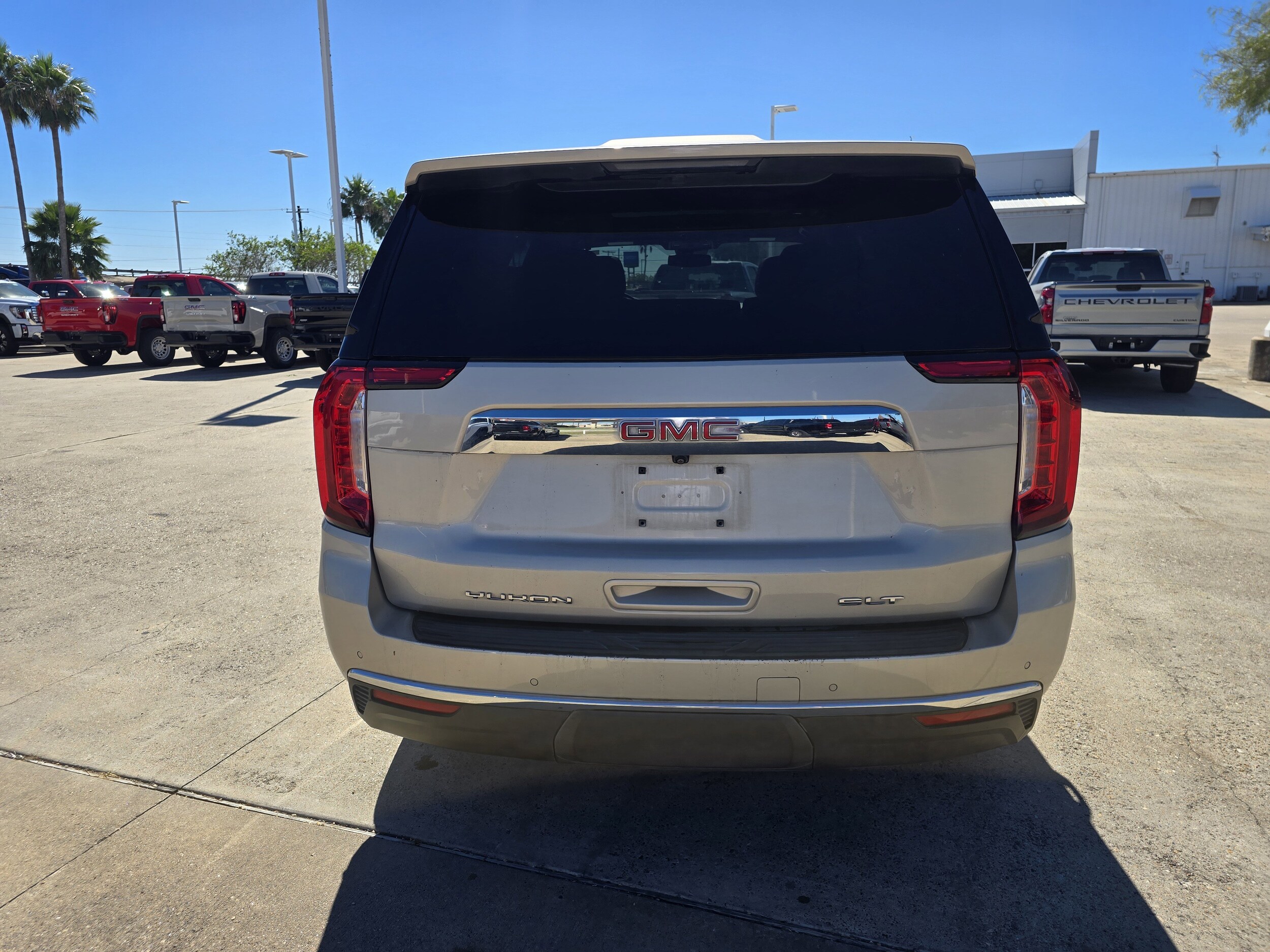 2023 Gmc Yukon SLT photo 4