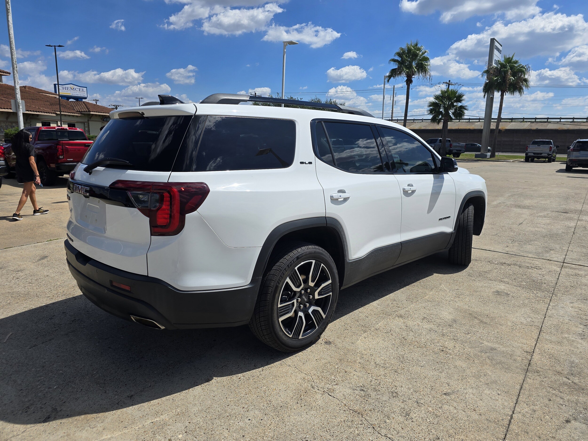 2021 Gmc Acadia SLE photo 2