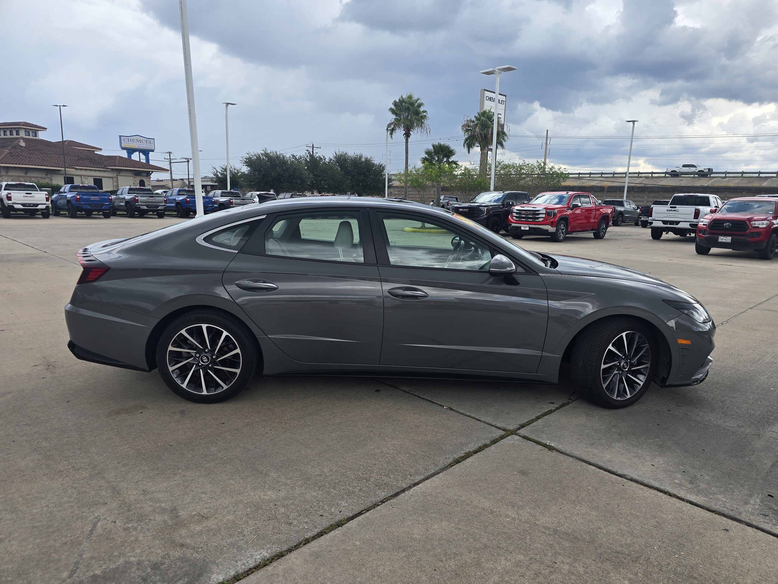 2022 Hyundai Sonata Limited photo 2