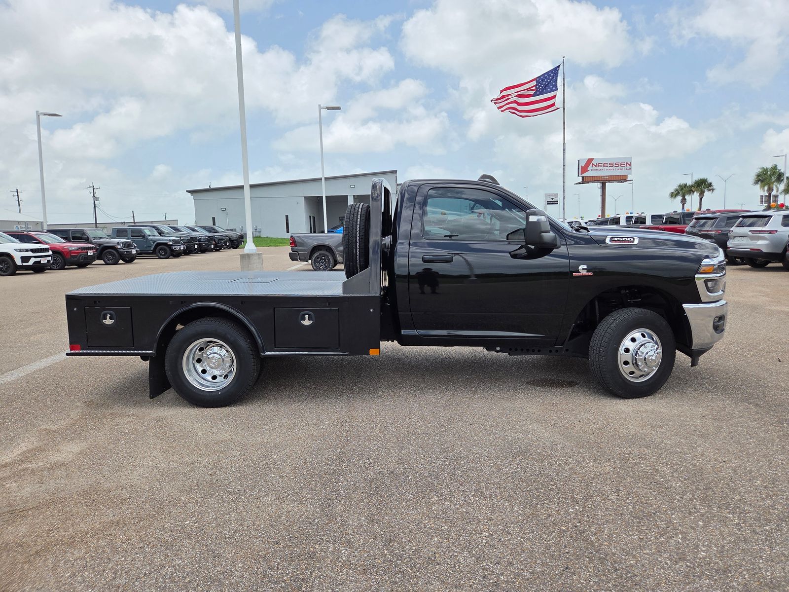 2025 RAM 3500 Chassis Tradesman - Photo 8