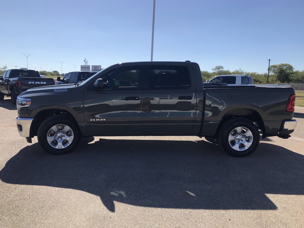 New 2026 Ram 1500 TRADESMAN CREW CAB 4X4 5'7 BOX Pickup